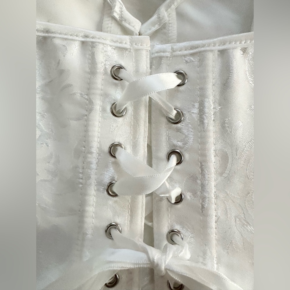 NWT Lace Up Corset - Picture 3 of 8